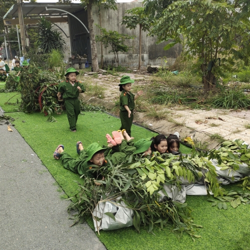 Diễn tập làm cô chú bộ đội cs2