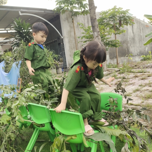 Diễn tập làm cô chú bộ đội cs2