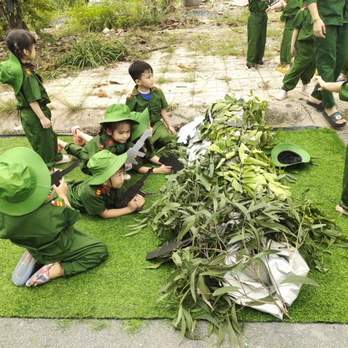 Diễn tập làm cô chú bộ đội cs2