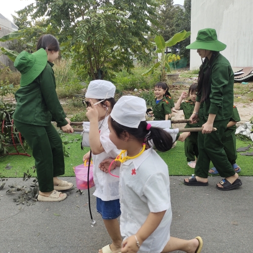 Diễn tập làm cô chú bộ đội cs2