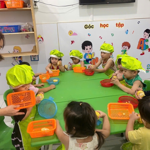 Bé học làm bánh cs4