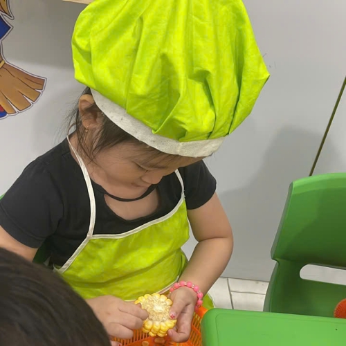 Bé học làm bánh cs4