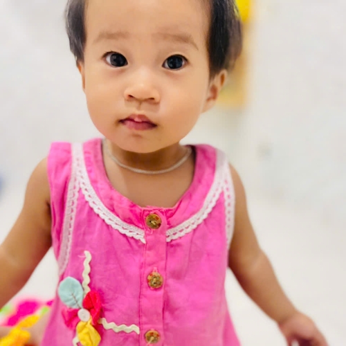 Bé chơi cùng nhau