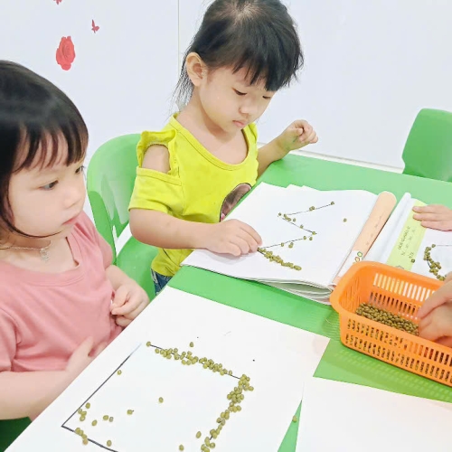 Làm thiệp tặng mẹ yêu