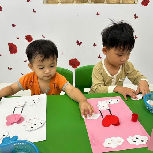 Làm thiệp tặng mẹ yêu