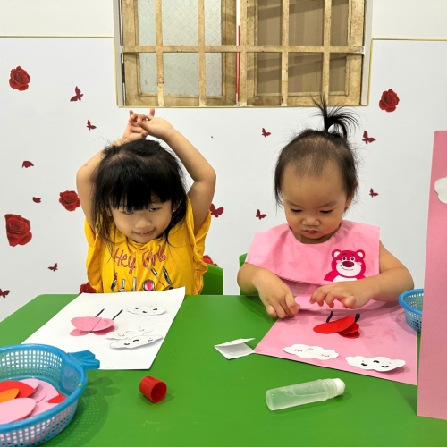 Làm thiệp tặng mẹ yêu