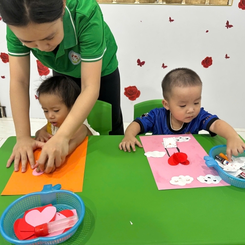 Làm thiệp tặng mẹ yêu