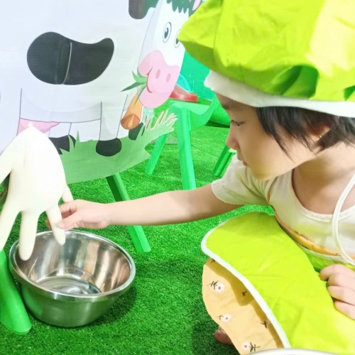 Trải Nghiệm Vắt Sữa Bò CS2