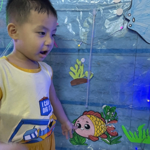 Du ngoạn Thủy cung lung linh