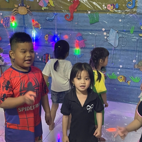 Du ngoạn Thủy cung lung linh