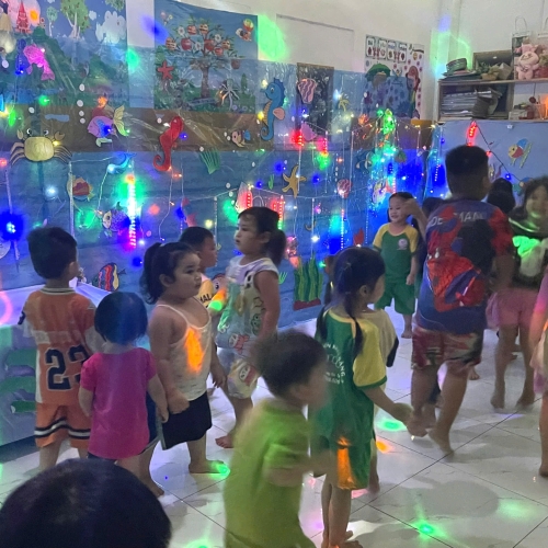 Du ngoạn Thủy cung lung linh