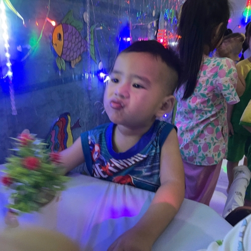 Du ngoạn Thủy cung lung linh