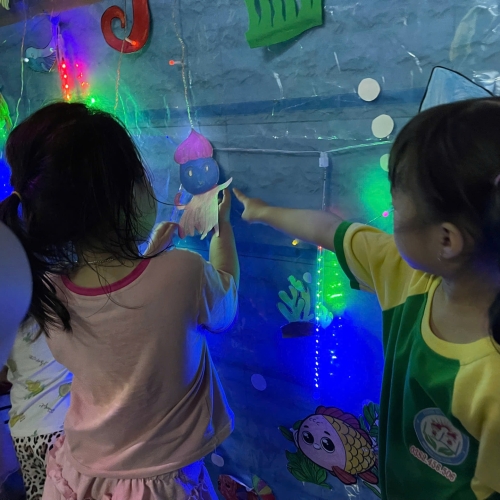 Du ngoạn Thủy cung lung linh