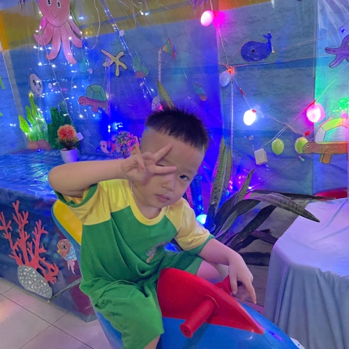 Du ngoạn Thủy cung lung linh