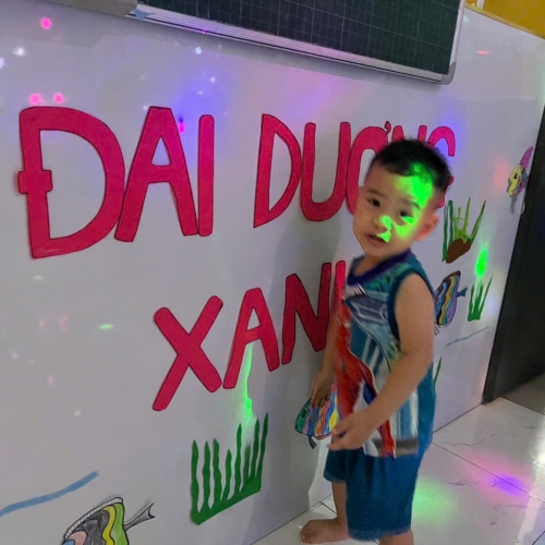 Du ngoạn Thủy cung lung linh