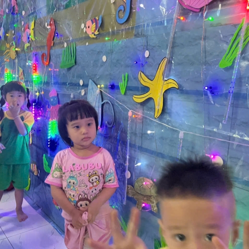 Du ngoạn Thủy cung lung linh