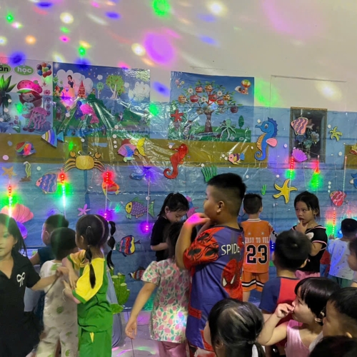 Du ngoạn Thủy cung lung linh