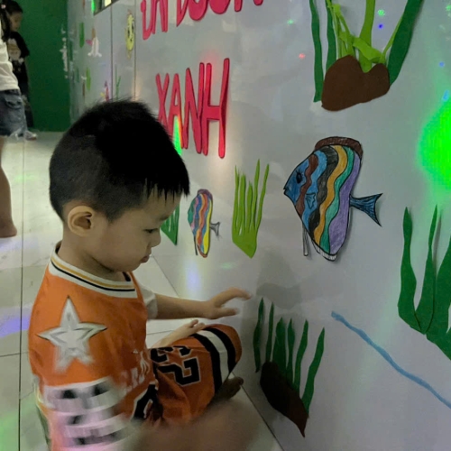 Du ngoạn Thủy cung lung linh