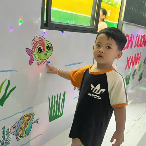 Du ngoạn Thủy cung lung linh