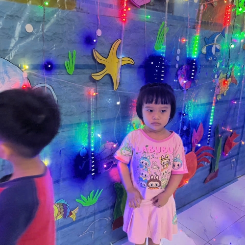 Du ngoạn Thủy cung lung linh