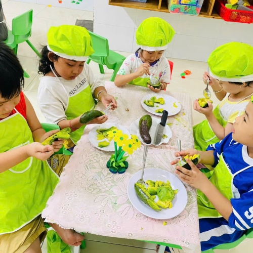 Bé làm kem bơ sầu riêng